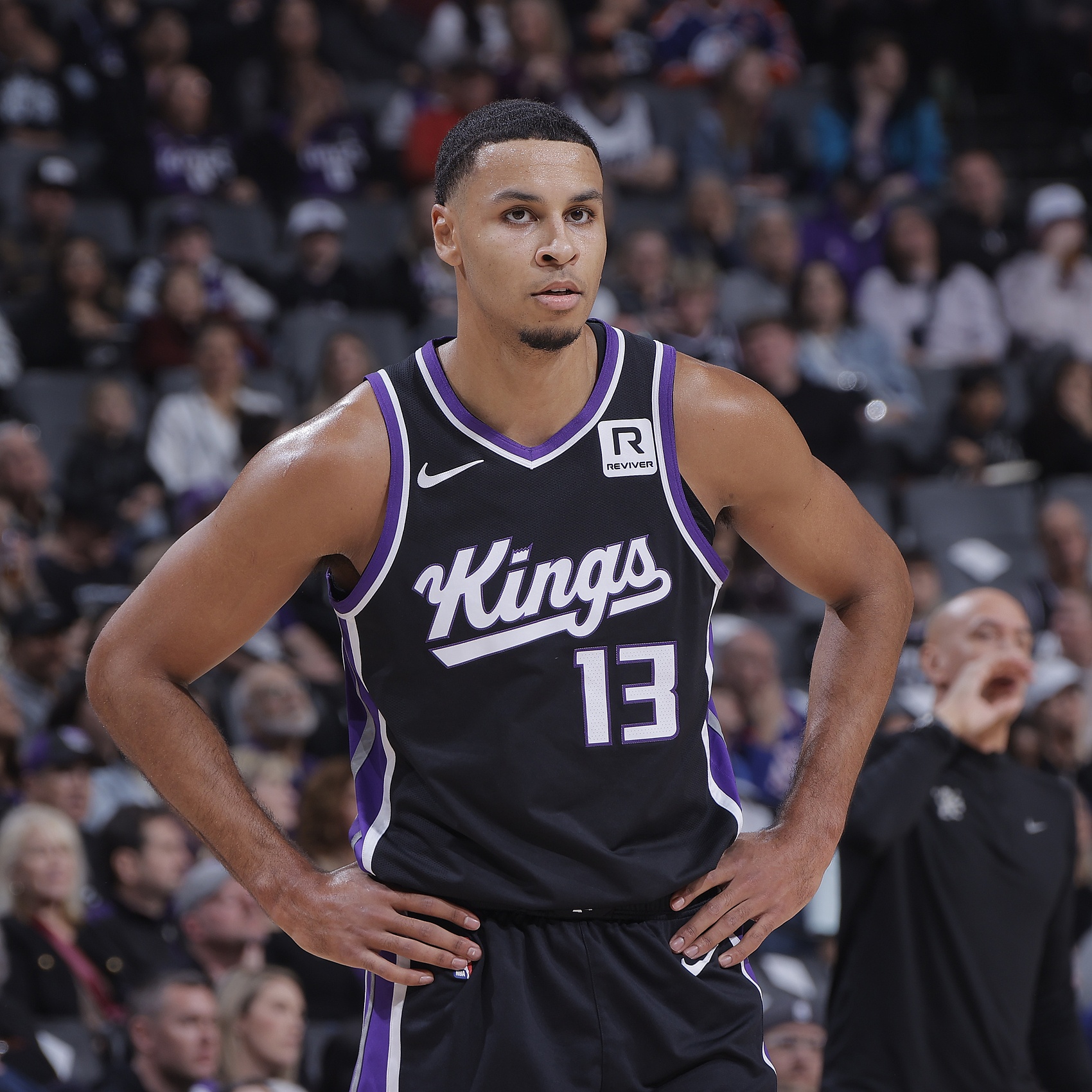 yl23455永利官网-队记：在和勇士的交易谈判中 国王将穆雷和埃利斯列为非卖品