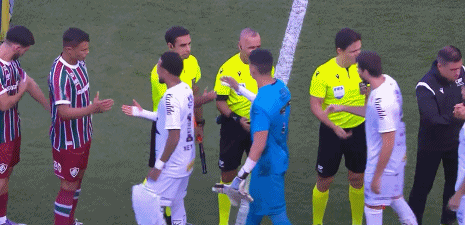 yl23455永利官网-半场：桑托斯0-0弗鲁米嫩塞，吉列尔梅进球被吹，双方0射正