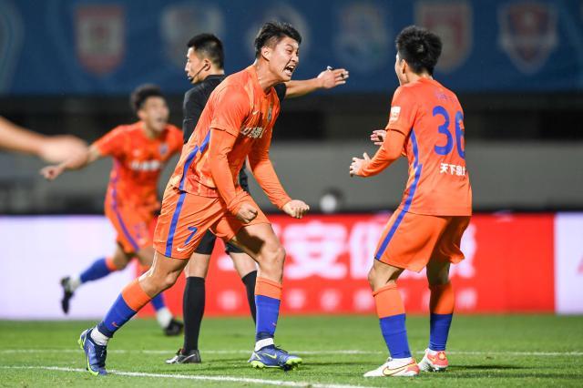 yl23455永利官网-山东10分优势领跑 11年的等待!下轮取胜提前夺冠