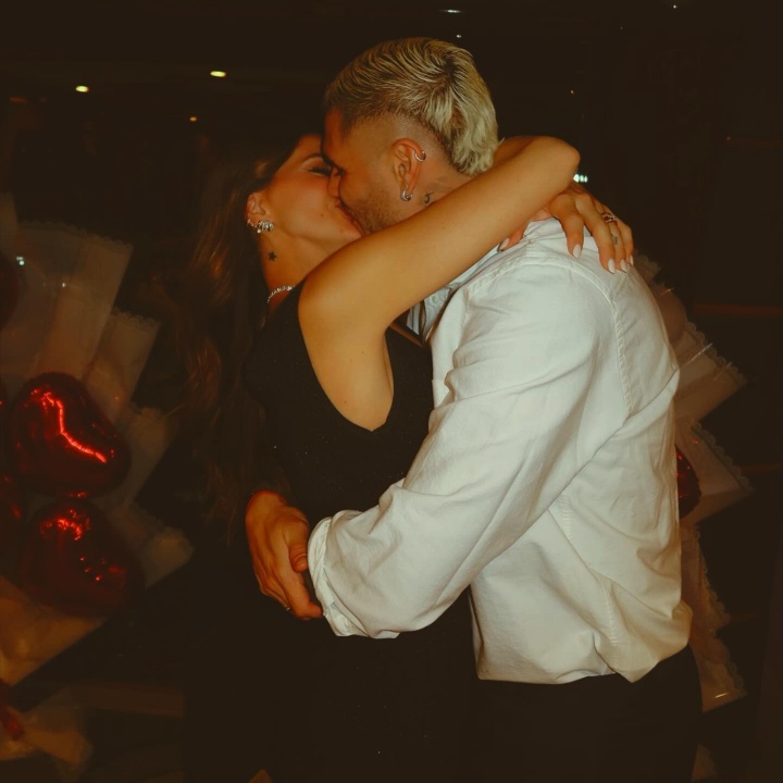 yl23455永利官网-二弟幸福了🥰伊卡尔迪为未婚妻办生日派对，豪华游艇上甜蜜拥吻